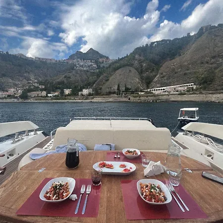 Sicilyacht Charters & * 里波斯托